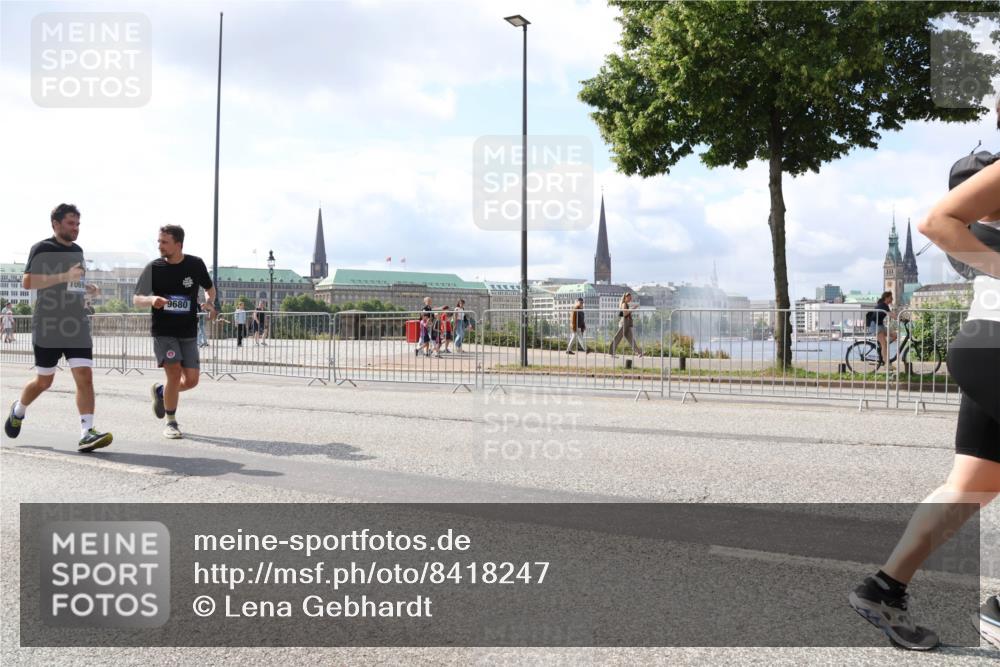 29.06.2025 - hella hamburg halbmarathon Lena Gebhardt http://msf.ph/oto/8418247 29.06.2025 10:05:27 Lombardsbrücke 1863, 1936, 1981, 2288, 2298, 2424, 2624, 3071, 3413, 3461, 3578, 3929, 4014, 4220, 4782, 5073, 6059, 6907, 6908, 7302, 7826, 8089, 8999, 9007, 9075, 9165, 9339, 9559, 9680, 9736, 9737, 9738, 9917, 10343, 10694, 10791, 10998, 11784, 11873, 11958, 12557, 13221, 13327, 13717, 14203, 14465, 14642, 16092, 16478, 16546, 16847, 17112, 17707, 17731, 17740, 18189, 18616, 18617, 19034, 19248 meine-sportfotos.de
