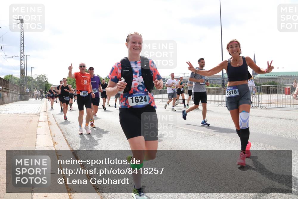 29.06.2025 - hella hamburg halbmarathon Lena Gebhardt http://msf.ph/oto/8418257 29.06.2025 10:42:34 Lombardsbrücke 1929, 1150, 7557, 1624, 7666, 5810, 1150, 1360, 1624, 1656, 1752, 1929, 1957, 1964, 1994, 2069, 2134, 2401, 2523, 2538, 2580, 2940, 2941, 2974, 3276, 3283, 3605, 3874, 4092, 4105, 4329, 4334, 4353, 4385, 4778, 4885, 4891, 4892, 5403, 5417, 5419, 5671, 5810, 6120, 6764, 6828, 6917, 7040, 7260, 7357, 7513, 7557, 7666, 8014, 8161, 8459, 8525, 8526, 8529, 8712, 8816, 9008, 9370, 9980, 10027, 10454, 10532, 10697, 11142, 11710, 12151, 12441, 13241 meine-sportfotos.de