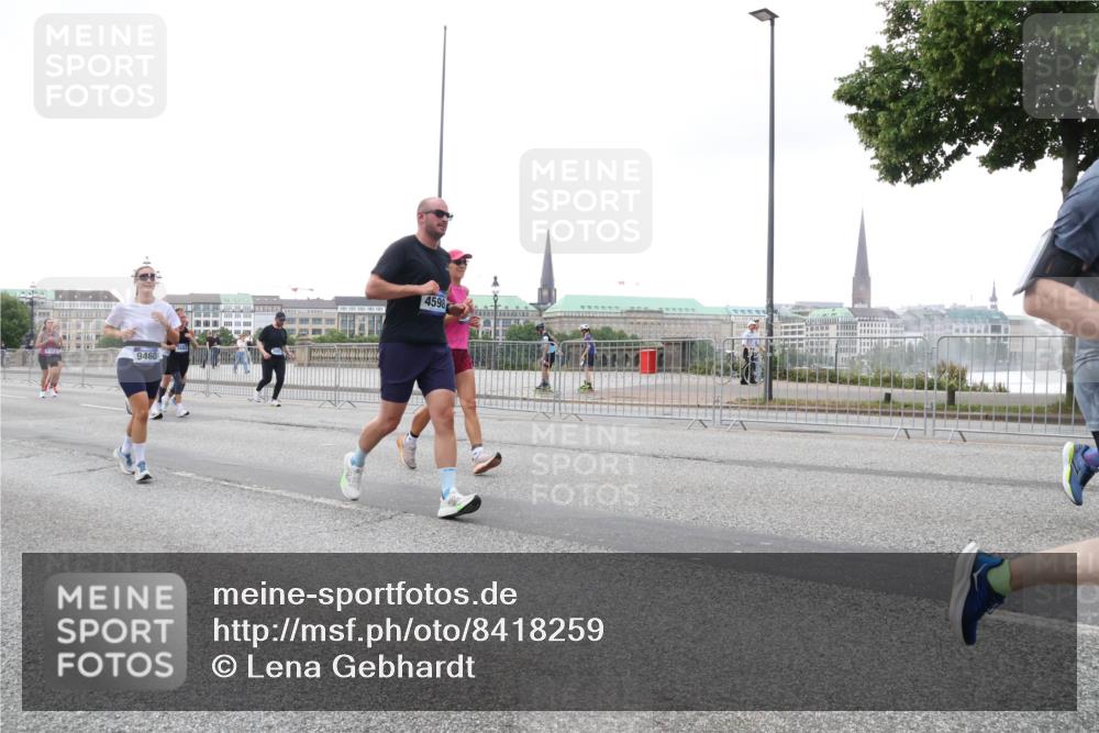29.06.2025 - hella hamburg halbmarathon Lena Gebhardt http://msf.ph/oto/8418259 29.06.2025 10:52:06 Lombardsbrücke 9460, 4598, 1418, 1978, 3038, 3240, 3645, 3991, 4087, 4273, 4436, 4598, 4606, 4815, 5062, 5262, 5534, 6007, 6386, 6403, 6404, 6406, 6456, 6604, 6947, 6985, 7682, 7690, 7691, 7735, 8194, 8196, 8250, 8251, 8399, 8621, 9220, 9368, 9460, 9462, 9590, 9594, 9673, 9730, 9731, 10296, 10342, 10521, 10533, 10634, 10673, 10693, 10830, 10884, 11084, 11101, 11126, 11127, 11375, 11736, 11875, 11899, 11974, 12065, 12546, 12558 meine-sportfotos.de