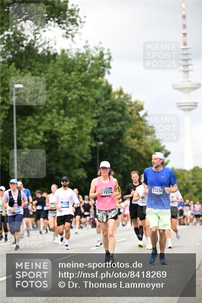 29.06.2025 - hella hamburg halbmarathon Dr. Thomas Lammeyer http://msf.ph/oto/8418269 29.06.2025 10:45:41 Kennedybrücke 1731, 2805, 3344, 4044, 4412, 4638, 4774, 5549, 5688, 5928, 6088, 7293, 7661, 7829, 8769, 9009, 10269, 10407, 10644, 11166, 11209, 11371 meine-sportfotos.de
