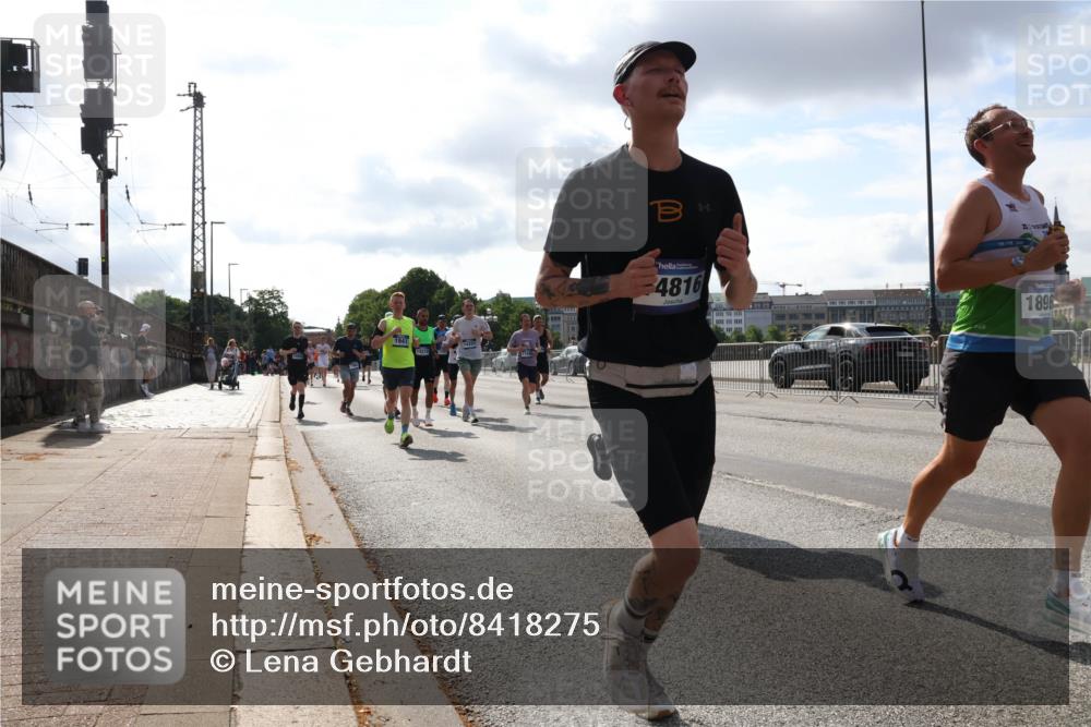29.06.2025 - hella hamburg halbmarathon Lena Gebhardt http://msf.ph/oto/8418275 29.06.2025 09:51:17 Lombardsbrücke 1941, 14210, 4201, 174, 4816, 1896, 1136, 1256, 1441, 1570, 1677, 1912, 1920, 1941, 1962, 2546, 2579, 2880, 2972, 3056, 3523, 3700, 3947, 4297, 4759, 4854, 4888, 4889, 4893, 4999, 5026, 5087, 5275, 5375, 5387, 5410, 5506, 6429, 6593, 6639, 6721, 6901, 7110, 7116, 7284, 7363, 7378, 7635, 7693, 7962, 8091, 8122, 8319, 8574, 8871, 8966, 9262, 9313, 9364, 9371, 9380, 9755, 9833, 9885, 10193, 10415, 10469, 11049, 11907, 11959, 12153, 14201 meine-sportfotos.de