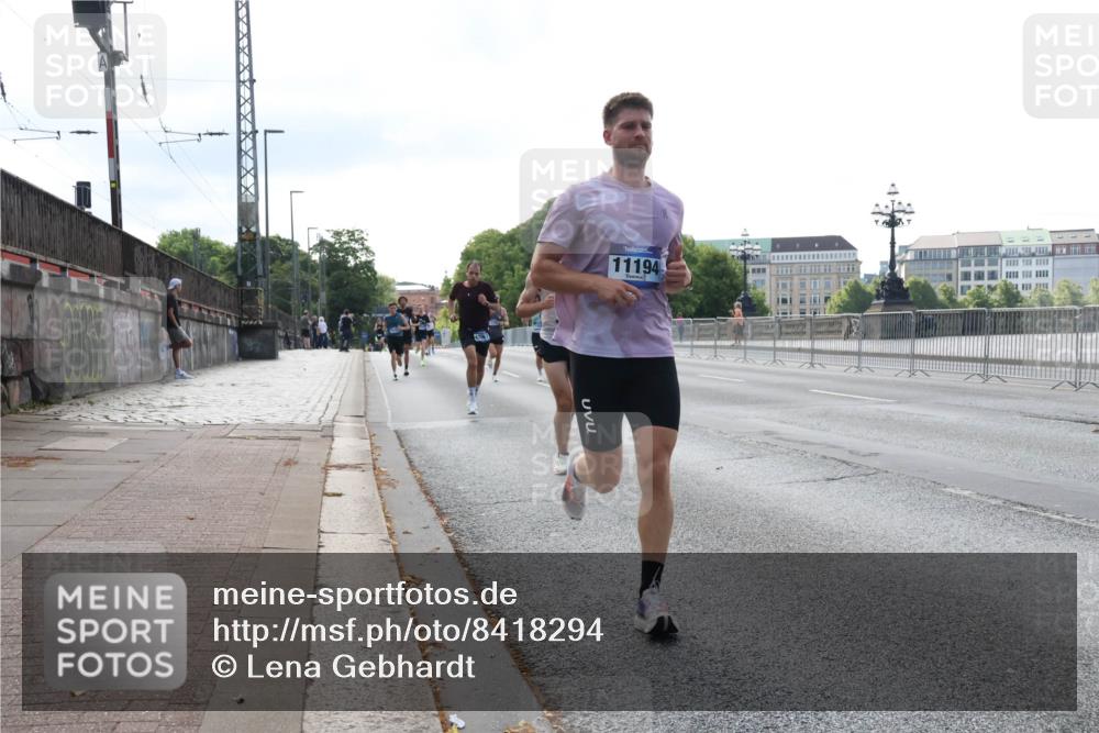 29.06.2025 - hella hamburg halbmarathon Lena Gebhardt http://msf.ph/oto/8418294 29.06.2025 09:41:35 Lombardsbrücke 11194, 2459, 4128, 4571, 7142, 7834, 7963, 9442, 10234, 10780, 11194, 11624, 12067, 12641, 13780, 14107, 16361, 16484, 17856, 17886 meine-sportfotos.de