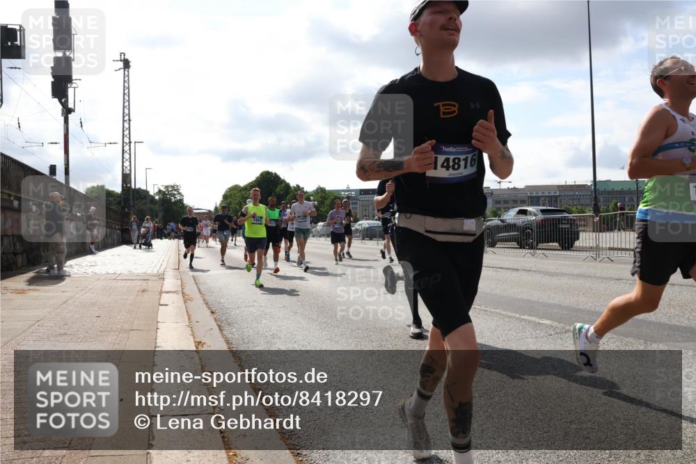 29.06.2025 - hella hamburg halbmarathon Lena Gebhardt http://msf.ph/oto/8418297 29.06.2025 09:51:17 Lombardsbrücke 1941, 14816, 1136, 1256, 1441, 1570, 1677, 1912, 1920, 1941, 1962, 2546, 2579, 2880, 2972, 3056, 3523, 3700, 3947, 4297, 4759, 4854, 4888, 4889, 4893, 4999, 5026, 5087, 5275, 5375, 5387, 5410, 5506, 6429, 6593, 6639, 6721, 6901, 7110, 7116, 7284, 7363, 7378, 7635, 7693, 7962, 8091, 8122, 8319, 8574, 8871, 8966, 9262, 9313, 9364, 9371, 9380, 9755, 9833, 9885, 10193, 10415, 10469, 11049, 11907, 11959, 12153, 14201 meine-sportfotos.de