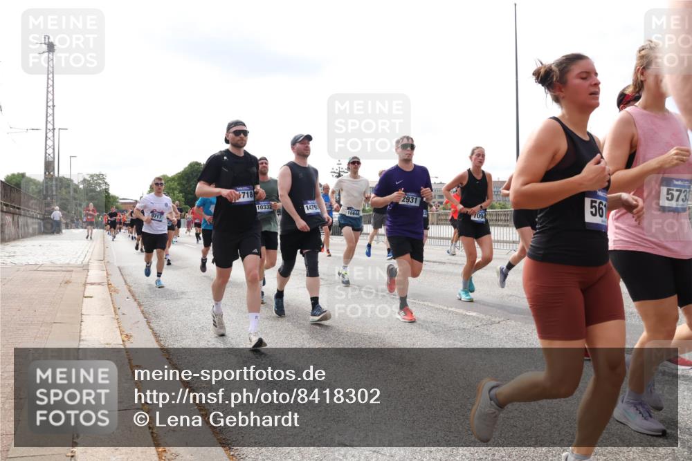 29.06.2025 - hella hamburg halbmarathon Lena Gebhardt http://msf.ph/oto/8418302 29.06.2025 10:18:04 Lombardsbrücke 9717, 718, 10332, 2931, 1479, 16644, 561, 573, 1015, 1159, 1160, 1268, 1274, 1325, 1458, 1554, 1622, 1641, 1749, 1795, 1982, 2087, 2094, 2147, 2335, 2548, 2634, 2931, 3125, 3138, 3292, 3321, 3482, 3977, 4218, 4710, 4738, 4804, 5002, 5004, 5290, 5611, 5733, 6254, 6270, 6336, 6352, 7094, 7258, 7413, 7641, 7649, 7838, 7882, 7883, 8067, 8128, 8144, 8248, 8607, 8799, 9400, 9539, 9717, 9734, 9798, 9834, 9844, 9964, 10174, 10332, 10509, 10908, 12498 meine-sportfotos.de
