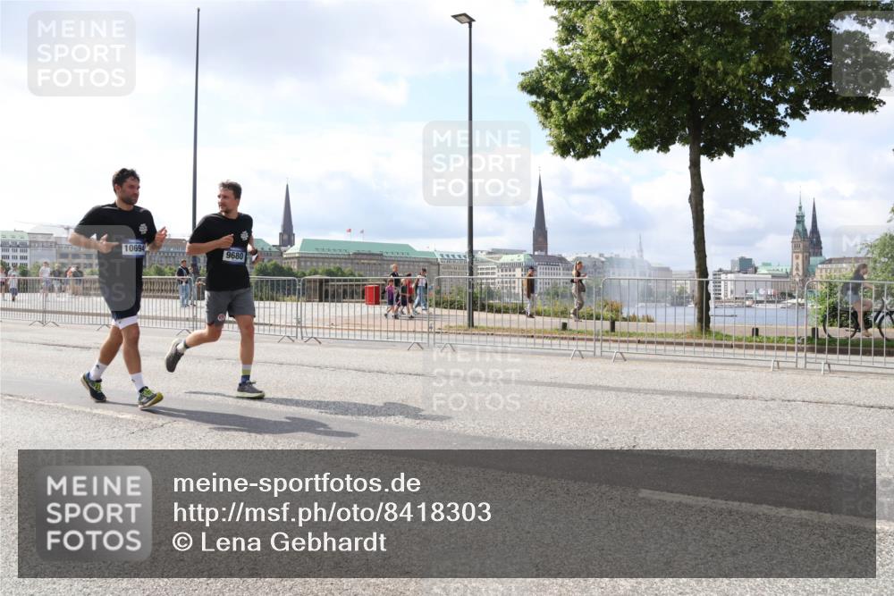 29.06.2025 - hella hamburg halbmarathon Lena Gebhardt http://msf.ph/oto/8418303 29.06.2025 10:05:27 Lombardsbrücke 10694, 9680, 1863, 1936, 1981, 2288, 2298, 2424, 2624, 3071, 3413, 3461, 3578, 3929, 4014, 4220, 4782, 5073, 6059, 6907, 6908, 7302, 7826, 8089, 8999, 9007, 9075, 9165, 9339, 9559, 9680, 9736, 9737, 9738, 9917, 10343, 10694, 10791, 10998, 11784, 11873, 11958, 12557, 13221, 13327, 13717, 14203, 14465, 14642, 16092, 16478, 16546, 16847, 17112, 17707, 17731, 17740, 18189, 18616, 18617, 19034, 19248 meine-sportfotos.de