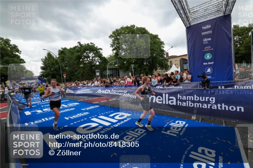 29.06.2025 - hella hamburg halbmarathon Zöllner http://msf.ph/oto/8418305 29.06.2025 10:51:47 Ziel 2396, 6286, 7224, 8710, 8819, 12224, 14012, 14458, 15496, 15727, 15831, 15899, 16907, 17682, 19020, 19053 meine-sportfotos.de