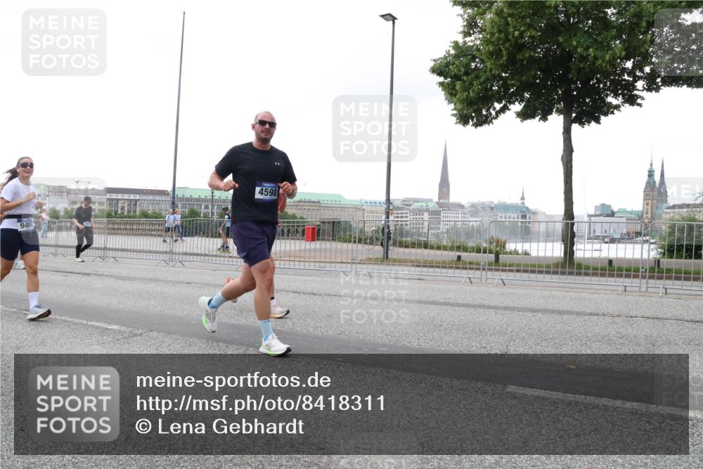 29.06.2025 - hella hamburg halbmarathon Lena Gebhardt http://msf.ph/oto/8418311 29.06.2025 10:52:07 Lombardsbrücke 9460, 4598, 1418, 1978, 3038, 3240, 3645, 3991, 4087, 4273, 4436, 4598, 4606, 4815, 5062, 5262, 5534, 6007, 6386, 6403, 6404, 6406, 6456, 6604, 6671, 6947, 6985, 7682, 7690, 7691, 7735, 8194, 8196, 8250, 8251, 8621, 9220, 9368, 9460, 9462, 9590, 9594, 9673, 9730, 9731, 10296, 10342, 10521, 10533, 10634, 10673, 10693, 10830, 10884, 11084, 11101, 11126, 11127, 11375, 11736, 11875, 11899, 11974, 12065, 12546, 12558 meine-sportfotos.de