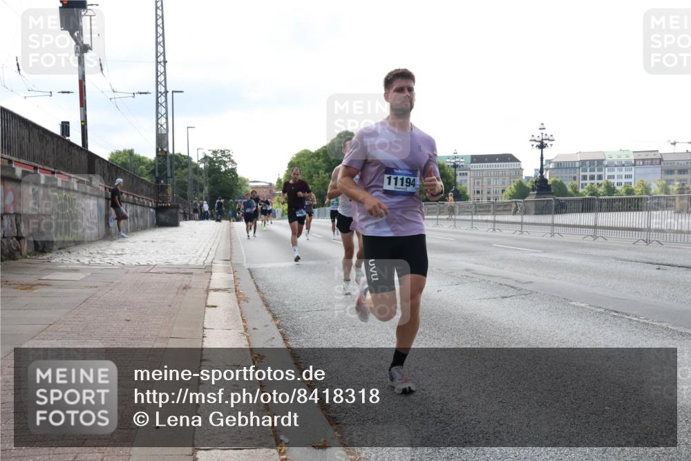 29.06.2025 - hella hamburg halbmarathon Lena Gebhardt http://msf.ph/oto/8418318 29.06.2025 09:41:36 Lombardsbrücke 11194, 2459, 4128, 4571, 7142, 7834, 7963, 9442, 10234, 10780, 11194, 11624, 12067, 12641, 13751, 13780, 14107, 16361, 16484, 17856, 17886 meine-sportfotos.de