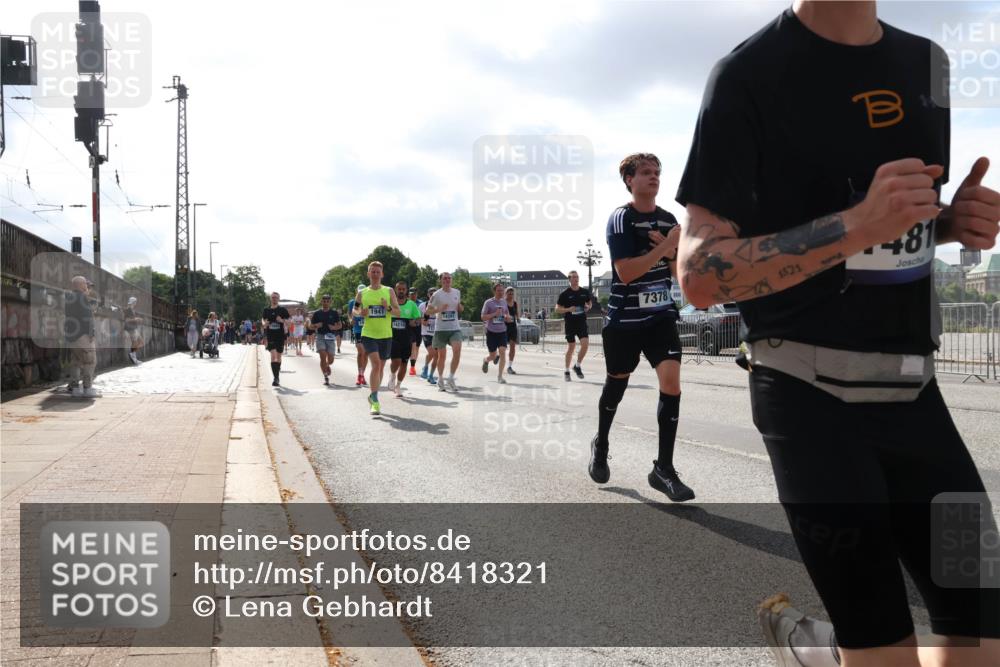 29.06.2025 - hella hamburg halbmarathon Lena Gebhardt http://msf.ph/oto/8418321 29.06.2025 09:51:17 Lombardsbrücke 1941, 14201, 7378, 1521, 81, 1136, 1256, 1441, 1570, 1677, 1912, 1920, 1941, 1962, 2546, 2579, 2880, 2972, 3056, 3523, 3700, 3947, 4297, 4759, 4854, 4888, 4889, 4893, 4999, 5026, 5087, 5275, 5375, 5387, 5410, 5506, 6429, 6593, 6639, 6721, 6901, 7110, 7116, 7284, 7363, 7378, 7635, 7693, 7962, 8091, 8122, 8319, 8574, 8871, 8966, 9262, 9313, 9364, 9371, 9380, 9755, 9833, 9885, 10193, 10415, 10469, 11049, 11907, 11959, 12153, 14201 meine-sportfotos.de