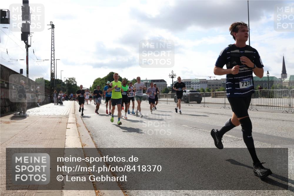 29.06.2025 - hella hamburg halbmarathon Lena Gebhardt http://msf.ph/oto/8418370 29.06.2025 09:51:17 Lombardsbrücke 1941, 19127, 14210, 14201, 7378, 1136, 1256, 1441, 1570, 1677, 1912, 1920, 1941, 1962, 2546, 2579, 2880, 2972, 3056, 3523, 3700, 3947, 4297, 4759, 4854, 4888, 4889, 4893, 4999, 5026, 5087, 5275, 5375, 5387, 5410, 5506, 6429, 6593, 6639, 6721, 6901, 7110, 7116, 7284, 7363, 7378, 7635, 7693, 7962, 8091, 8122, 8319, 8574, 8871, 8966, 9262, 9313, 9364, 9371, 9380, 9755, 9833, 9885, 10193, 10415, 10469, 11049, 11907, 11959, 12153, 14201 meine-sportfotos.de