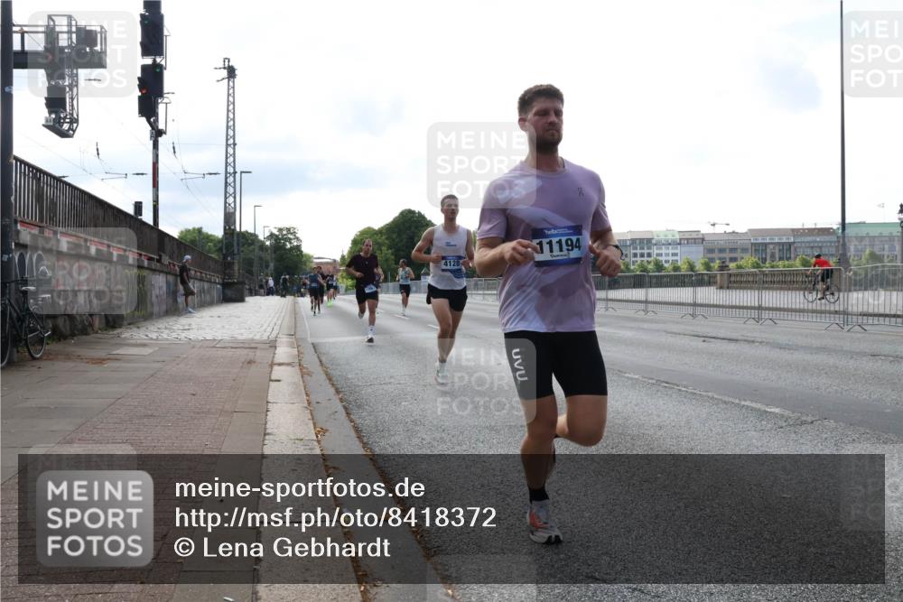29.06.2025 - hella hamburg halbmarathon Lena Gebhardt http://msf.ph/oto/8418372 29.06.2025 09:41:36 Lombardsbrücke 11194, 2459, 4128, 4571, 7142, 7834, 7963, 9442, 10234, 10780, 11194, 11624, 12067, 12641, 13751, 13780, 14107, 16361, 16484, 17856, 17886 meine-sportfotos.de
