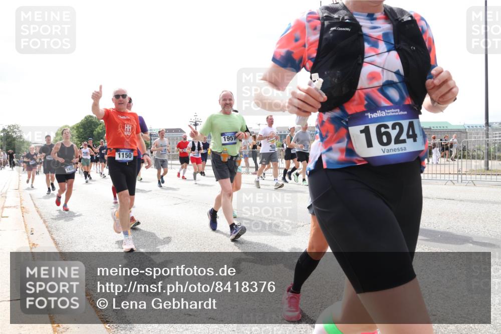 29.06.2025 - hella hamburg halbmarathon Lena Gebhardt http://msf.ph/oto/8418376 29.06.2025 10:42:35 Lombardsbrücke 540, 1929, 1150, 195, 122, 1624, 1150, 1360, 1624, 1656, 1929, 1957, 1964, 1994, 2069, 2134, 2401, 2509, 2538, 2580, 2940, 2941, 3283, 3378, 3605, 3874, 4092, 4105, 4329, 4334, 4353, 4385, 4778, 4885, 4891, 4892, 5403, 5417, 5419, 5810, 6120, 6764, 6828, 6917, 7040, 7260, 7357, 7513, 7557, 7666, 8014, 8161, 8459, 8525, 8526, 8529, 8712, 8816, 9370, 9980, 10008, 10454, 10532, 10697, 11142, 11710, 12151, 12441, 13241 meine-sportfotos.de