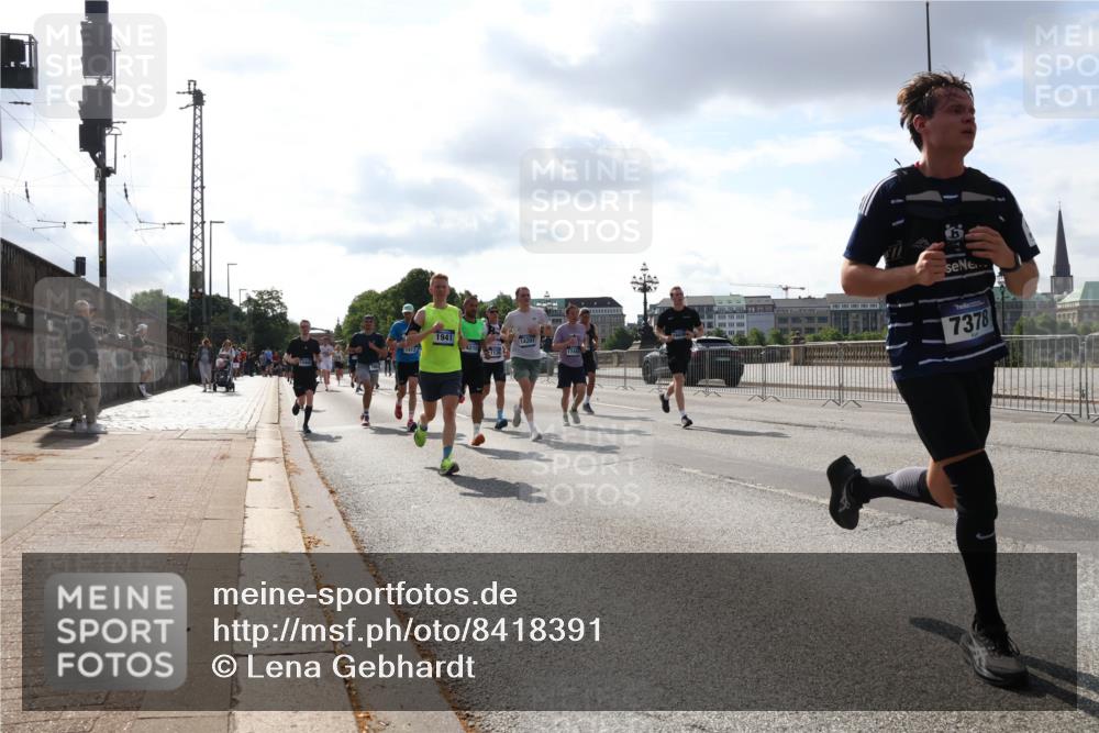 29.06.2025 - hella hamburg halbmarathon Lena Gebhardt http://msf.ph/oto/8418391 29.06.2025 09:51:18 Lombardsbrücke 1941, 14201, 17492, 7378, 1136, 1256, 1441, 1520, 1570, 1677, 1912, 1920, 1941, 1962, 2546, 2579, 2880, 2972, 3056, 3523, 3700, 3947, 4297, 4634, 4759, 4843, 4854, 4888, 4889, 4999, 5026, 5087, 5275, 5375, 5387, 5410, 5506, 6429, 6593, 6639, 6721, 6901, 7105, 7110, 7116, 7284, 7363, 7378, 7635, 7693, 7962, 8091, 8122, 8319, 8574, 8871, 8966, 9262, 9313, 9364, 9371, 9380, 9755, 9833, 9885, 10193, 10415, 10469, 11049, 11907, 11959, 12153, 14201 meine-sportfotos.de