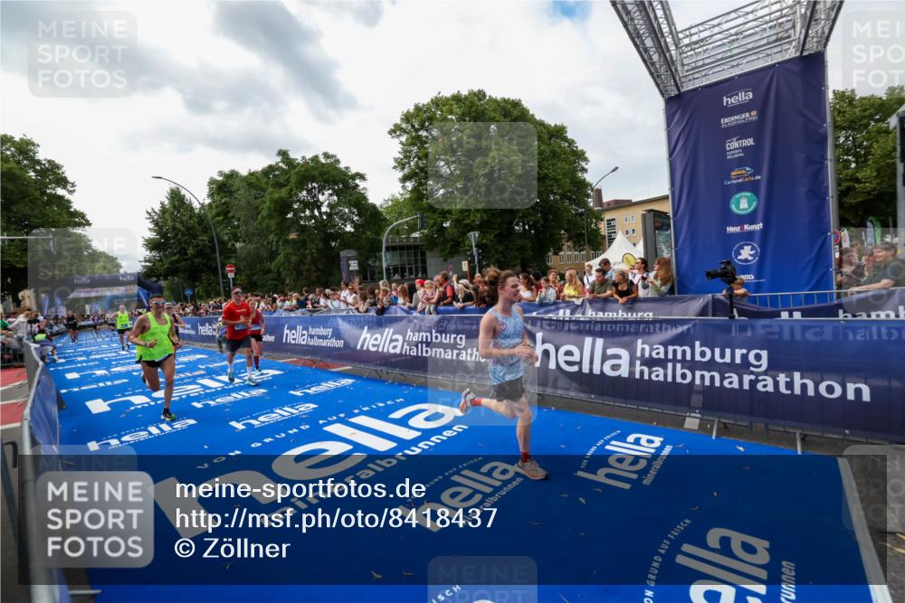 29.06.2025 - hella hamburg halbmarathon Zöllner http://msf.ph/oto/8418437 29.06.2025 10:29:36 Ziel 2021, 2180, 6781, 8784, 9137, 10790, 17197, 18422, 18699, 19204 meine-sportfotos.de