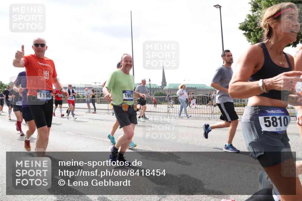 29.06.2025 - hella hamburg halbmarathon Lena Gebhardt http://msf.ph/oto/8418454 29.06.2025 10:42:35 Lombardsbrücke 16215, 1150, 1957, 1744, 5810, 1150, 1360, 1624, 1656, 1929, 1957, 1964, 1994, 2069, 2134, 2401, 2509, 2538, 2580, 2940, 2941, 3283, 3378, 3605, 3874, 4092, 4105, 4329, 4334, 4353, 4385, 4778, 4885, 4891, 4892, 5403, 5417, 5419, 5810, 6120, 6764, 6828, 6917, 7040, 7260, 7357, 7513, 7557, 7666, 8014, 8161, 8459, 8525, 8526, 8529, 8712, 8816, 9370, 9980, 10008, 10454, 10532, 10697, 11142, 11710, 12151, 12441, 13241 meine-sportfotos.de