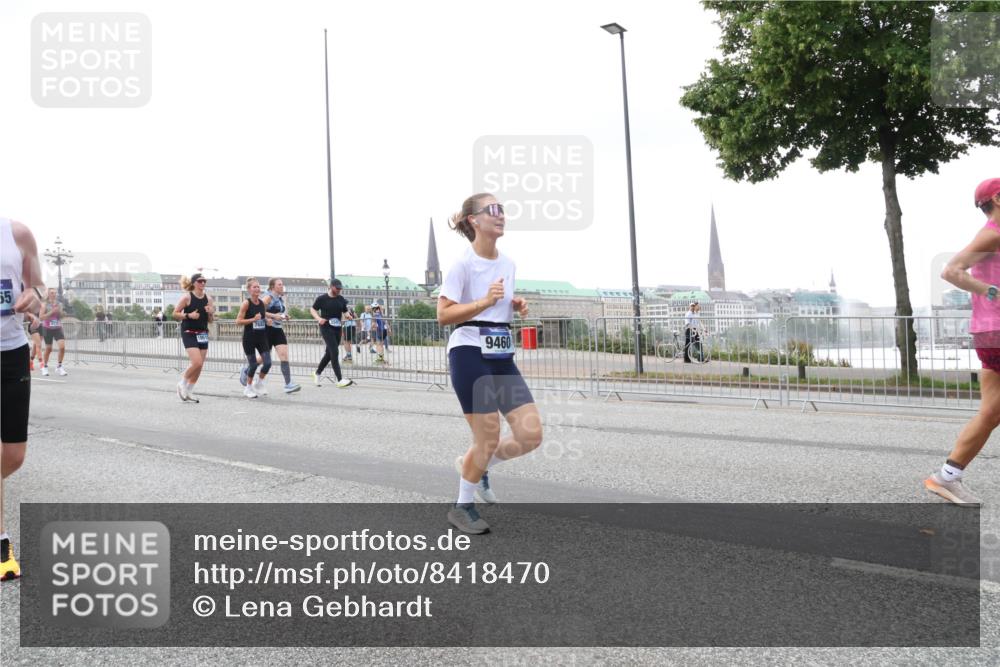 29.06.2025 - hella hamburg halbmarathon Lena Gebhardt http://msf.ph/oto/8418470 29.06.2025 10:52:08 Lombardsbrücke 1418, 1978, 3038, 3240, 3645, 3991, 4087, 4273, 4436, 4598, 4606, 4815, 5062, 5262, 5534, 6386, 6403, 6404, 6406, 6456, 6604, 6671, 6947, 6985, 7682, 7690, 7691, 7735, 7812, 8194, 8196, 8250, 8251, 8621, 9220, 9368, 9460, 9590, 9594, 9673, 9730, 9731, 10296, 10342, 10521, 10533, 10634, 10673, 10693, 10830, 10884, 11084, 11101, 11126, 11127, 11375, 11736, 11875, 11899, 11974, 12065, 12546, 12558 meine-sportfotos.de