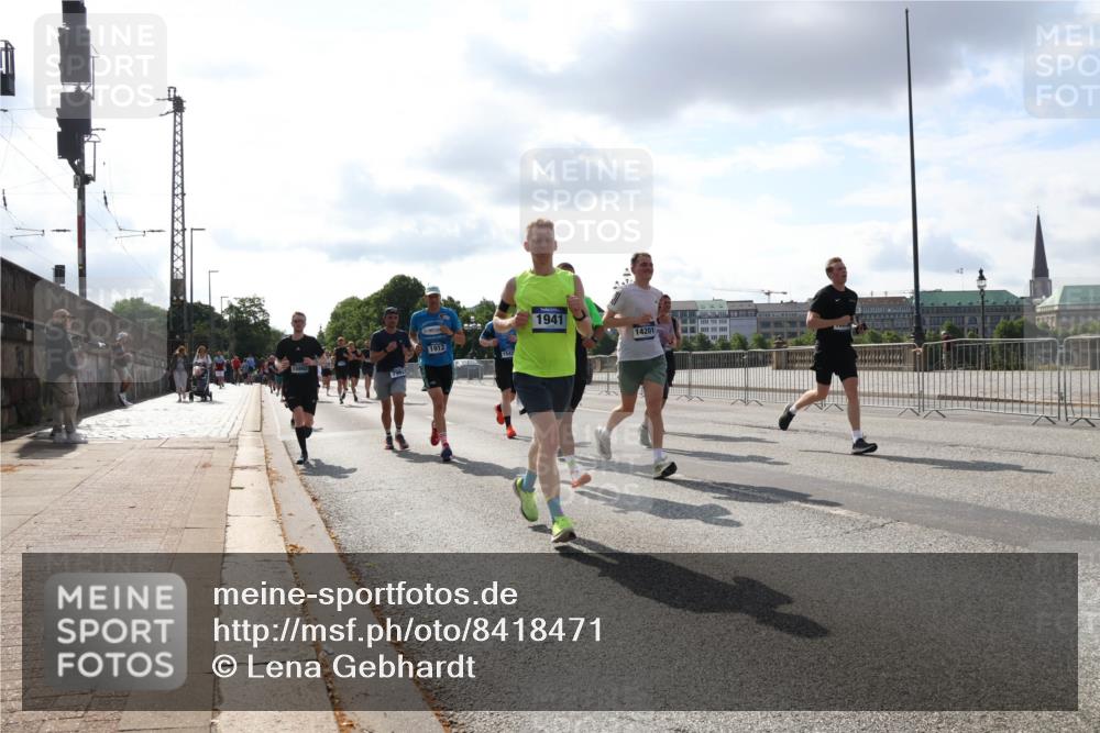 29.06.2025 - hella hamburg halbmarathon Lena Gebhardt http://msf.ph/oto/8418471 29.06.2025 09:51:19 Lombardsbrücke 796, 1912, 1542, 1941, 14201, 1136, 1256, 1441, 1520, 1570, 1677, 1912, 1920, 1941, 1962, 2546, 2579, 2880, 2972, 3056, 3523, 3700, 3947, 4297, 4634, 4759, 4843, 4854, 4888, 4889, 4999, 5026, 5087, 5275, 5375, 5387, 5410, 5506, 6429, 6593, 6639, 6721, 6901, 7105, 7110, 7116, 7284, 7363, 7378, 7635, 7693, 7962, 8091, 8122, 8319, 8574, 8871, 8966, 9262, 9313, 9364, 9371, 9380, 9755, 9833, 9885, 10193, 10415, 10469, 11049, 11417, 11907, 11959, 12153, 14201 meine-sportfotos.de