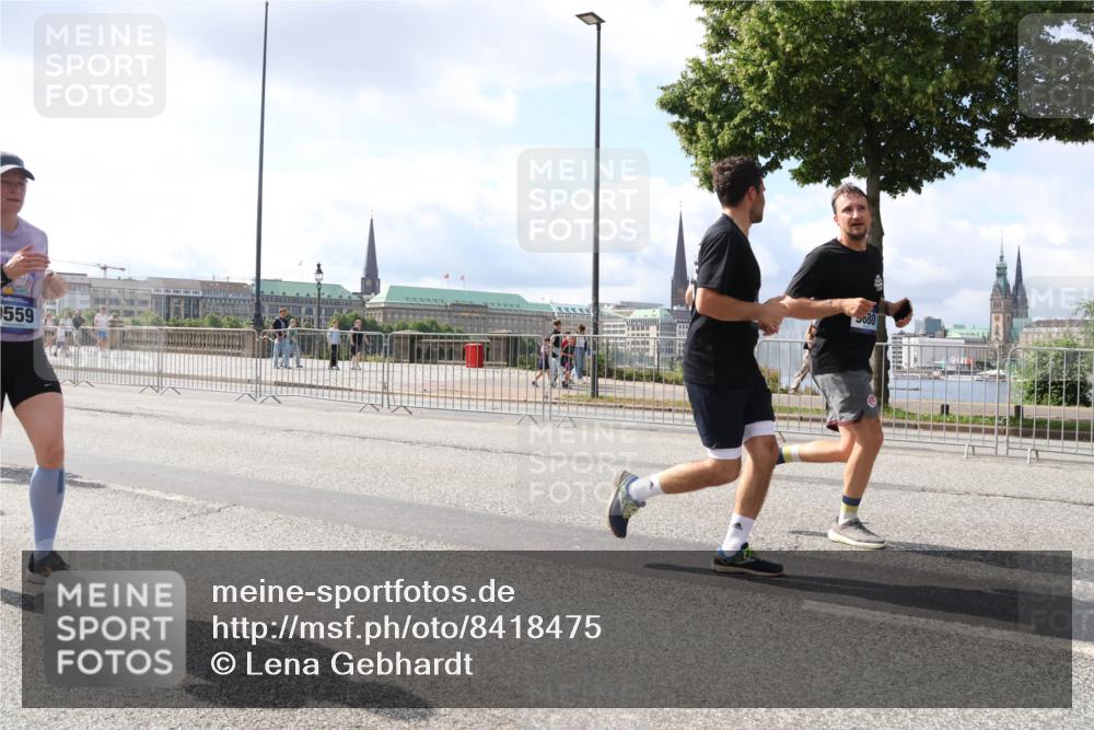 29.06.2025 - hella hamburg halbmarathon Lena Gebhardt http://msf.ph/oto/8418475 29.06.2025 10:05:28 Lombardsbrücke 080, 559, 1863, 1936, 1981, 2288, 2298, 2424, 2624, 3071, 3413, 3461, 3578, 3929, 4014, 4220, 4782, 5073, 5762, 6059, 6907, 6908, 7302, 7826, 8089, 8999, 9007, 9075, 9165, 9339, 9559, 9680, 9736, 9737, 9738, 9917, 10343, 10694, 10791, 10998, 11784, 11873, 11958, 12557, 13221, 13327, 13717, 14203, 14465, 14642, 16092, 16478, 16546, 16847, 17707, 17731, 17740, 18189, 18616, 18617, 18973, 19034, 19248 meine-sportfotos.de