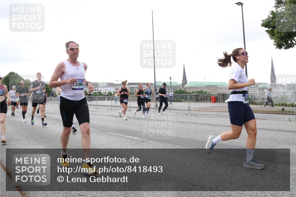 29.06.2025 - hella hamburg halbmarathon Lena Gebhardt http://msf.ph/oto/8418493 29.06.2025 10:52:08 Lombardsbrücke 533, 12065, 64, 94, 1418, 1978, 3038, 3240, 3645, 3991, 4087, 4273, 4436, 4598, 4606, 4815, 5062, 5262, 5534, 6386, 6403, 6404, 6406, 6456, 6604, 6671, 6947, 6985, 7682, 7690, 7691, 7735, 7812, 8194, 8196, 8250, 8251, 8621, 9220, 9368, 9460, 9590, 9594, 9673, 9730, 9731, 10296, 10342, 10521, 10533, 10634, 10673, 10693, 10830, 10884, 11084, 11101, 11126, 11127, 11375, 11736, 11875, 11899, 11974, 12065, 12546, 12558 meine-sportfotos.de