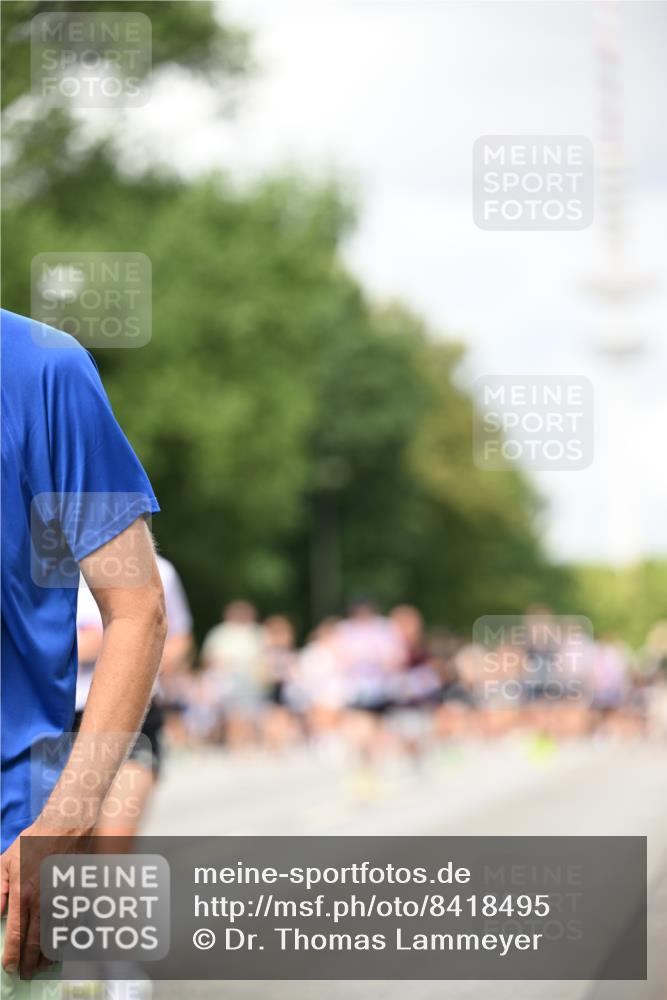 29.06.2025 - hella hamburg halbmarathon Dr. Thomas Lammeyer http://msf.ph/oto/8418495 29.06.2025 10:45:47 Kennedybrücke 1314, 1731, 2229, 2805, 3344, 3694, 4412, 4638, 4774, 5086, 5549, 5688, 5928, 6088, 7661, 7821, 8293, 8769, 9009, 9370, 10027, 10407, 11166, 11209, 11371 meine-sportfotos.de