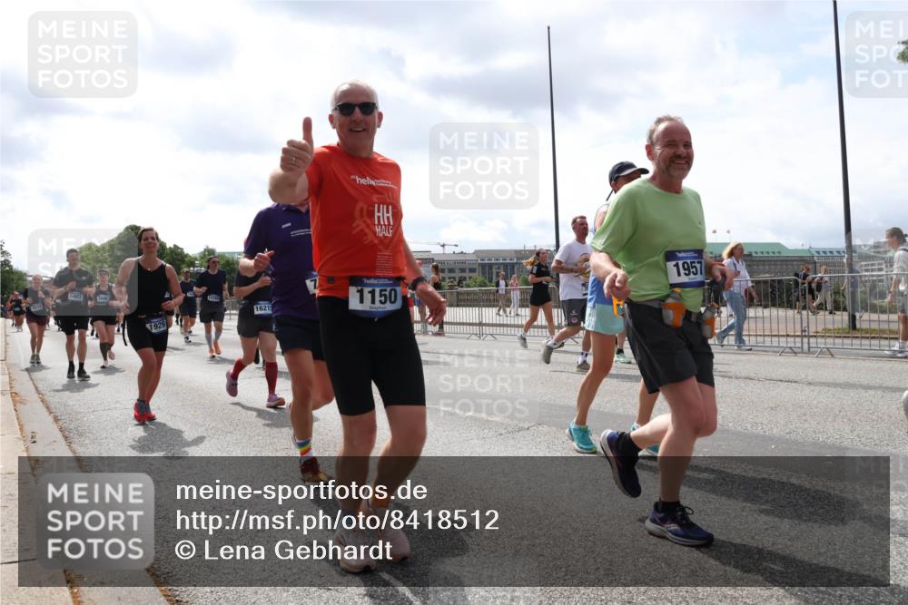 29.06.2025 - hella hamburg halbmarathon Lena Gebhardt http://msf.ph/oto/8418512 29.06.2025 10:42:35 Lombardsbrücke 5403, 3605, 1929, 14769, 16215, 1150, 1957, 1150, 1360, 1624, 1656, 1929, 1957, 1964, 1994, 2069, 2134, 2401, 2509, 2538, 2580, 2940, 2941, 3283, 3378, 3605, 3874, 4092, 4105, 4329, 4334, 4353, 4385, 4778, 4885, 4891, 4892, 5403, 5417, 5419, 5810, 6120, 6764, 6828, 6917, 7040, 7260, 7357, 7513, 7557, 7666, 8014, 8161, 8459, 8525, 8526, 8529, 8712, 8816, 9370, 9980, 10008, 10454, 10532, 10697, 11142, 11710, 12151, 12441, 13241 meine-sportfotos.de
