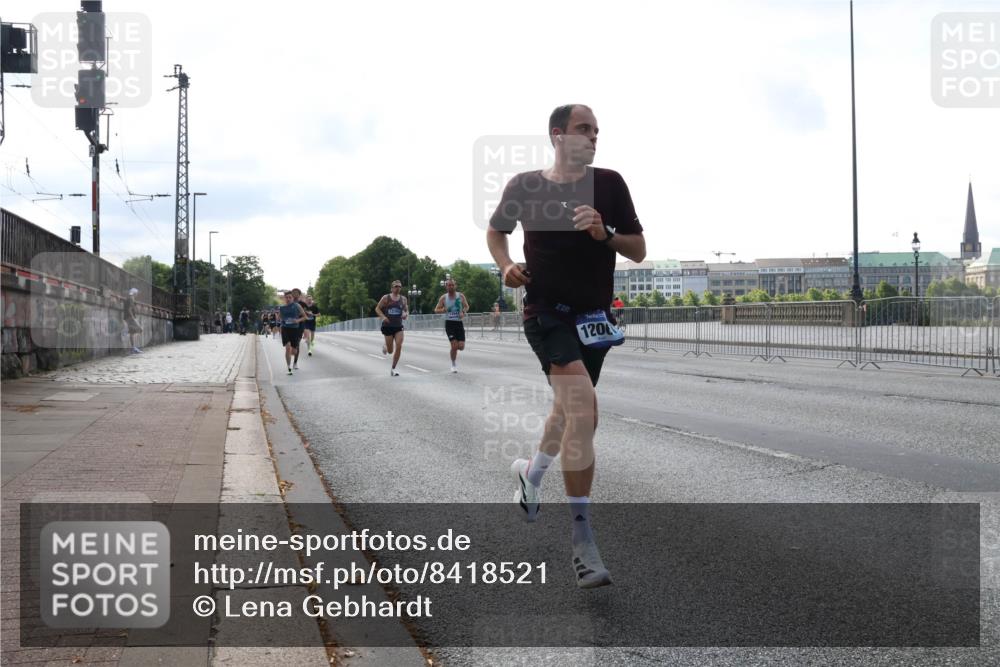 29.06.2025 - hella hamburg halbmarathon Lena Gebhardt http://msf.ph/oto/8418521 29.06.2025 09:41:38 Lombardsbrücke 3, 1200, 2459, 2892, 4128, 4571, 7142, 7834, 7963, 9442, 10234, 10780, 11194, 11624, 12067, 12641, 13751, 13780, 14107, 16361, 16484, 17856, 17886, 18897 meine-sportfotos.de