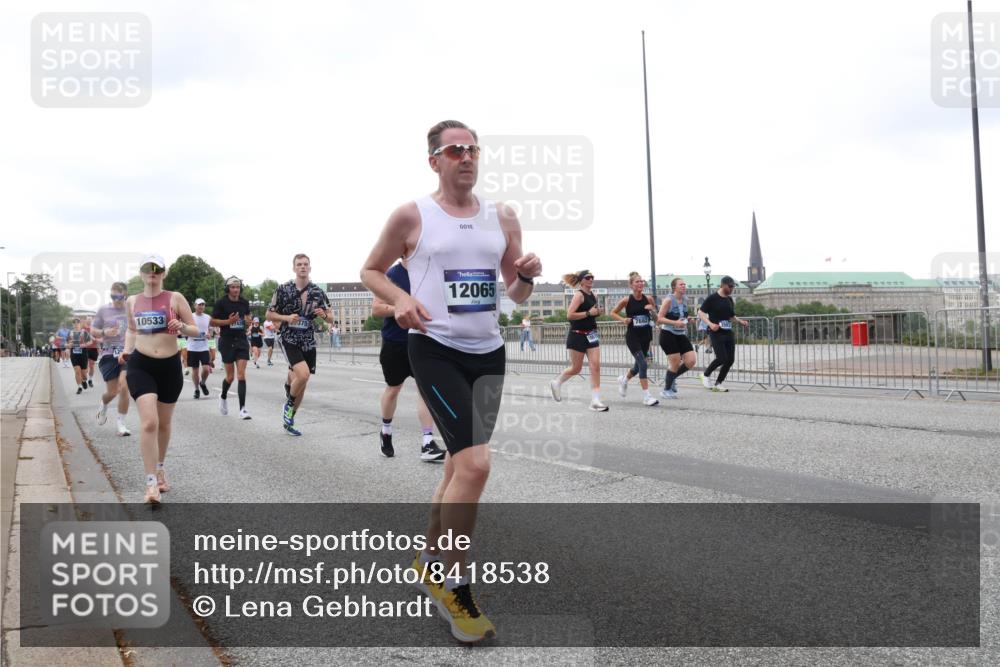 29.06.2025 - hella hamburg halbmarathon Lena Gebhardt http://msf.ph/oto/8418538 29.06.2025 10:52:08 Lombardsbrücke 10533, 12065, 1418, 1978, 3038, 3240, 3645, 3991, 4087, 4273, 4436, 4598, 4606, 4815, 5062, 5262, 5534, 6386, 6403, 6404, 6406, 6456, 6604, 6671, 6947, 6985, 7682, 7690, 7691, 7735, 7812, 8194, 8196, 8250, 8251, 8621, 9220, 9368, 9460, 9590, 9594, 9673, 9730, 9731, 10296, 10342, 10521, 10533, 10634, 10673, 10693, 10830, 10884, 11084, 11101, 11126, 11127, 11375, 11736, 11875, 11899, 11974, 12065, 12546, 12558 meine-sportfotos.de