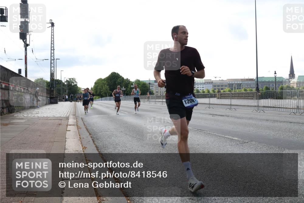 29.06.2025 - hella hamburg halbmarathon Lena Gebhardt http://msf.ph/oto/8418546 29.06.2025 09:41:38 Lombardsbrücke 3, 120, 2459, 2892, 4128, 4571, 7142, 7834, 7963, 9442, 10234, 10780, 11194, 11624, 12067, 12641, 13751, 13780, 14107, 16361, 16484, 17856, 17886, 18897 meine-sportfotos.de