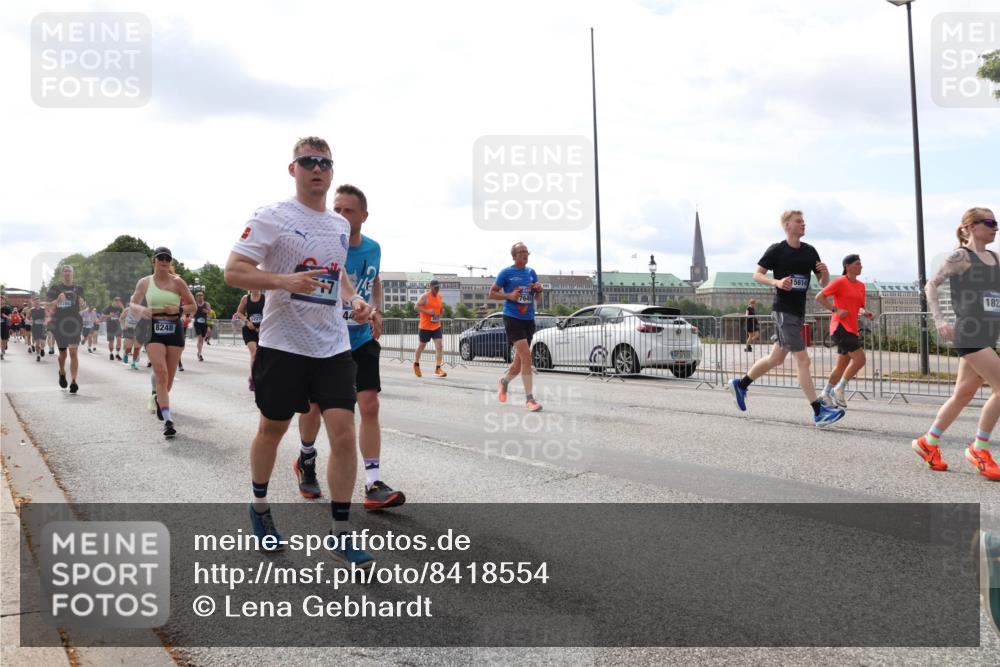 29.06.2025 - hella hamburg halbmarathon Lena Gebhardt http://msf.ph/oto/8418554 29.06.2025 10:18:06 Lombardsbrücke 8248, 15614, 1823, 1015, 1159, 1160, 1268, 1274, 1325, 1458, 1554, 1622, 1641, 1749, 1795, 1982, 2087, 2094, 2147, 2335, 2548, 2634, 2931, 3125, 3138, 3292, 3321, 3482, 3977, 4710, 4738, 4804, 5002, 5004, 5290, 5611, 5733, 5909, 6270, 7094, 7258, 7413, 7641, 7649, 7838, 7882, 7883, 8067, 8128, 8144, 8248, 8607, 8799, 9222, 9400, 9539, 9717, 9734, 9798, 9834, 9844, 9964, 10174, 10332, 10509, 10659, 10908, 12498, 13341 meine-sportfotos.de