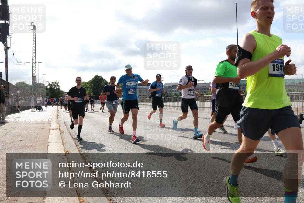 29.06.2025 - hella hamburg halbmarathon Lena Gebhardt http://msf.ph/oto/8418555 29.06.2025 09:51:20 Lombardsbrücke 5862, 7962, 1912, 15424, 1138, 14210, 1941, 1136, 1256, 1441, 1520, 1570, 1677, 1912, 1920, 1941, 1962, 2579, 2880, 2972, 3056, 3523, 3700, 3947, 4297, 4634, 4759, 4843, 4854, 4888, 4889, 4999, 5026, 5087, 5275, 5375, 5387, 5410, 6429, 6593, 6639, 6721, 6901, 7105, 7110, 7116, 7284, 7363, 7378, 7635, 7693, 7962, 8091, 8122, 8319, 8574, 8871, 8966, 9262, 9313, 9364, 9371, 9380, 9755, 9833, 9885, 10193, 10415, 10469, 10480, 11049, 11417, 11907, 11959, 12153, 14201 meine-sportfotos.de