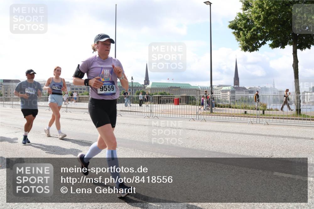 29.06.2025 - hella hamburg halbmarathon Lena Gebhardt http://msf.ph/oto/8418556 29.06.2025 10:05:29 Lombardsbrücke 12557, 11784, 9559, 1863, 1936, 1981, 2288, 2298, 2424, 2471, 2624, 3071, 3413, 3461, 3578, 3929, 4014, 4220, 4782, 5073, 5762, 6059, 6907, 6908, 7826, 8089, 8999, 9007, 9075, 9165, 9339, 9559, 9680, 9736, 9737, 9738, 9917, 10343, 10694, 10791, 10998, 11784, 11873, 11958, 12557, 13221, 13327, 13717, 14203, 14465, 14642, 16092, 16478, 16546, 16847, 17707, 17731, 17740, 18189, 18616, 18617, 18973, 19034, 19248 meine-sportfotos.de