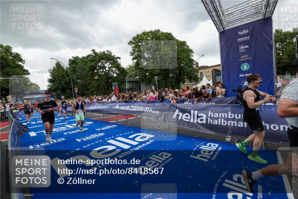 29.06.2025 - hella hamburg halbmarathon Zöllner http://msf.ph/oto/8418567 29.06.2025 10:51:56 Ziel 2818, 2823, 2880, 4297, 5102, 8856, 9793, 9959, 13799, 15427, 15690, 16907, 17815, 17962, 19137 meine-sportfotos.de