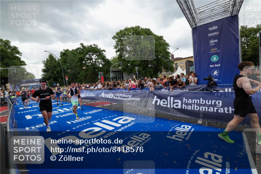 29.06.2025 - hella hamburg halbmarathon Zöllner http://msf.ph/oto/8418576 29.06.2025 10:51:56 Ziel 2818, 2823, 2880, 4297, 5102, 8856, 9793, 9959, 13799, 15427, 15690, 16907, 17815, 17962, 19137 meine-sportfotos.de