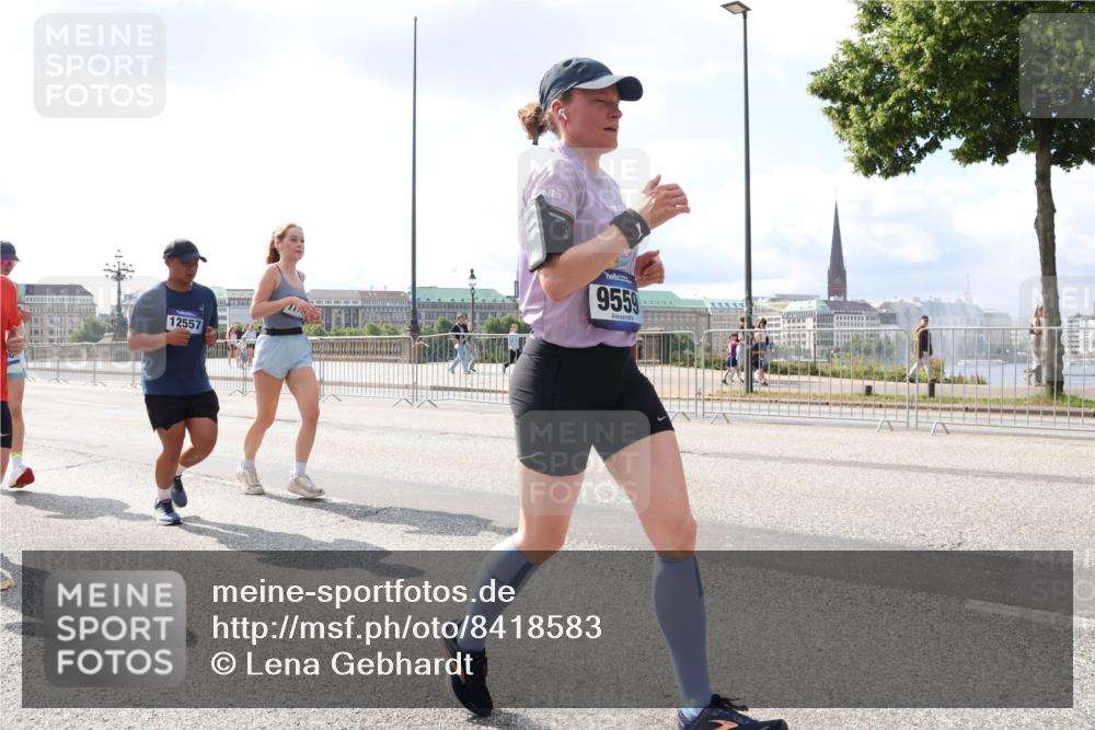 29.06.2025 - hella hamburg halbmarathon Lena Gebhardt http://msf.ph/oto/8418583 29.06.2025 10:05:29 Lombardsbrücke 12557, 9559, 1863, 1936, 1981, 2288, 2298, 2424, 2471, 2624, 3071, 3413, 3461, 3578, 3929, 4014, 4220, 4782, 5073, 5762, 6059, 6907, 6908, 7826, 8089, 8999, 9007, 9075, 9165, 9339, 9559, 9680, 9736, 9737, 9738, 9917, 10343, 10694, 10791, 10998, 11784, 11873, 11958, 12557, 13221, 13327, 13717, 14203, 14465, 14642, 16092, 16478, 16546, 16847, 17707, 17731, 17740, 18189, 18616, 18617, 18973, 19034, 19248 meine-sportfotos.de