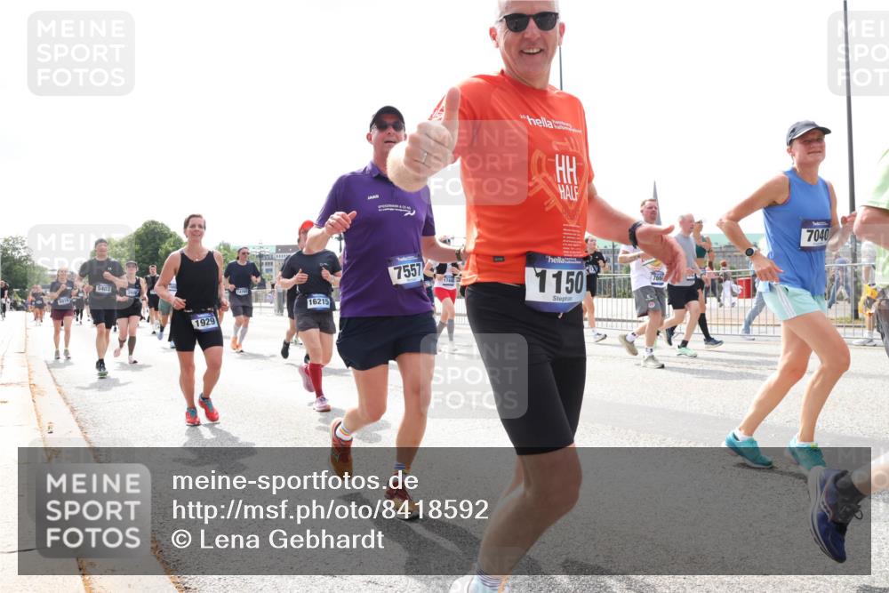 29.06.2025 - hella hamburg halbmarathon Lena Gebhardt http://msf.ph/oto/8418592 29.06.2025 10:42:36 Lombardsbrücke 5403, 1929, 14769, 16215, 7557, 17446, 1150, 766, 7040, 1150, 1360, 1624, 1656, 1929, 1957, 1964, 1994, 2069, 2134, 2401, 2509, 2538, 2580, 2940, 2941, 3283, 3378, 3605, 3874, 4092, 4105, 4334, 4353, 4385, 4778, 4885, 4891, 4892, 5403, 5417, 5419, 5810, 6120, 6764, 6828, 6917, 7040, 7260, 7357, 7513, 7557, 7666, 8014, 8161, 8459, 8525, 8526, 8529, 8712, 8816, 9370, 9980, 10008, 10454, 10532, 10697, 11142, 11710, 12151, 12441, 13241 meine-sportfotos.de