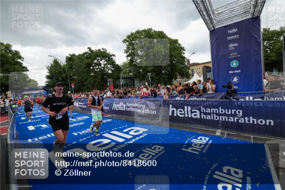 29.06.2025 - hella hamburg halbmarathon Zöllner http://msf.ph/oto/8418600 29.06.2025 10:51:57 Ziel 2818, 2823, 2880, 4297, 5102, 7724, 8856, 9793, 9959, 10057, 13799, 15427, 15690, 17815, 17962, 18869, 19137 meine-sportfotos.de