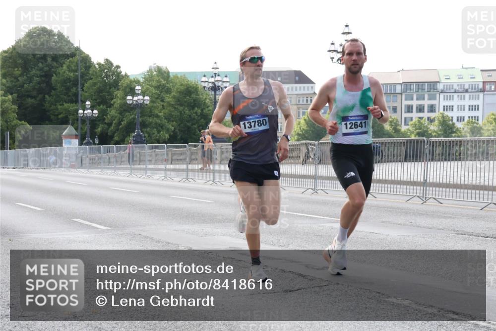 29.06.2025 - hella hamburg halbmarathon Lena Gebhardt http://msf.ph/oto/8418616 29.06.2025 09:41:40 Lombardsbrücke 13780, 12641, 1241, 2459, 2892, 4128, 4571, 7142, 7963, 9442, 10234, 10780, 11194, 11624, 12067, 12641, 13440, 13751, 13780, 14107, 16169, 16361, 16484, 17856, 17886, 18897 meine-sportfotos.de