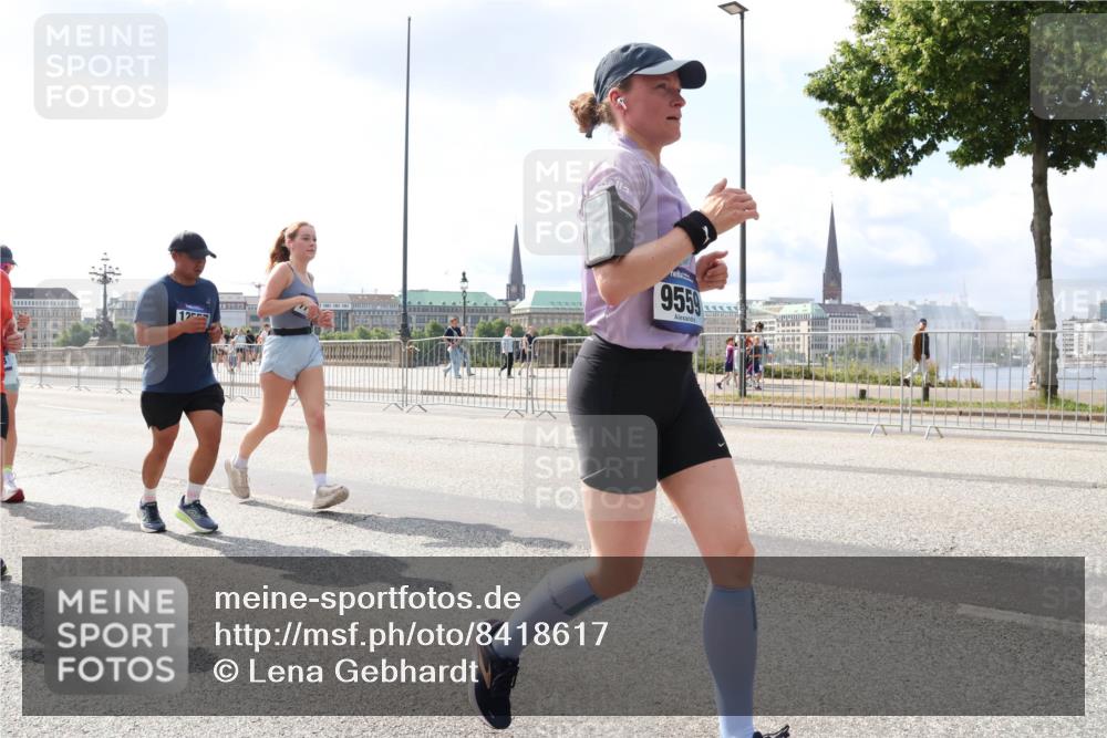29.06.2025 - hella hamburg halbmarathon Lena Gebhardt http://msf.ph/oto/8418617 29.06.2025 10:05:29 Lombardsbrücke 12, 9559, 1863, 1936, 1981, 2288, 2298, 2424, 2471, 2624, 3071, 3413, 3461, 3578, 3929, 4014, 4220, 4782, 5073, 5762, 6059, 6907, 6908, 7826, 8089, 8999, 9007, 9075, 9165, 9339, 9559, 9680, 9736, 9737, 9738, 9917, 10343, 10694, 10791, 10998, 11784, 11873, 11958, 12557, 13221, 13327, 13717, 14203, 14465, 14642, 16092, 16478, 16546, 16847, 17707, 17731, 17740, 18189, 18616, 18617, 18973, 19034, 19248 meine-sportfotos.de