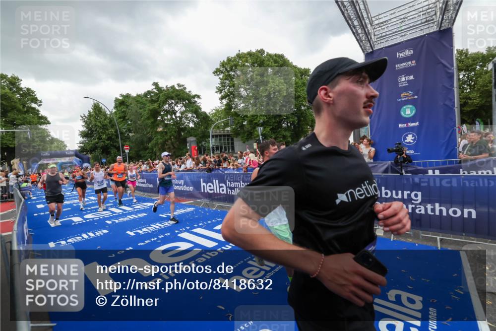 29.06.2025 - hella hamburg halbmarathon Zöllner http://msf.ph/oto/8418632 29.06.2025 10:51:58 Ziel 2818, 2823, 2880, 4033, 4297, 5102, 6390, 7409, 7724, 8856, 9793, 9959, 10057, 13799, 15690, 17815, 17962, 18869, 19137 meine-sportfotos.de