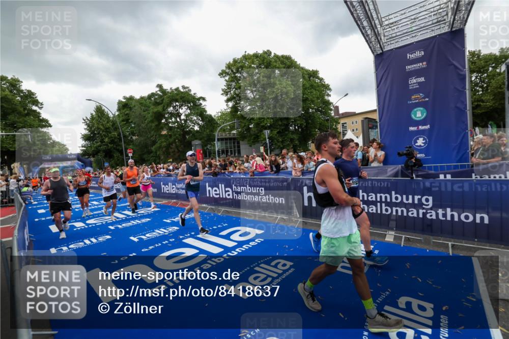 29.06.2025 - hella hamburg halbmarathon Zöllner http://msf.ph/oto/8418637 29.06.2025 10:51:58 Ziel 2818, 2823, 2880, 4033, 4297, 5102, 6390, 7409, 7724, 8856, 9793, 9959, 10057, 13799, 15690, 17815, 17962, 18869, 19137 meine-sportfotos.de