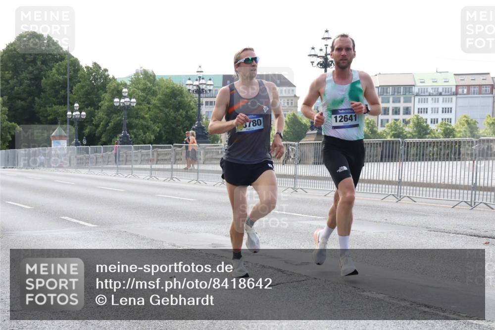 29.06.2025 - hella hamburg halbmarathon Lena Gebhardt http://msf.ph/oto/8418642 29.06.2025 09:41:40 Lombardsbrücke 3780, 12641, 1241, 2459, 2892, 4128, 4571, 7142, 7963, 9442, 10234, 10780, 11194, 11624, 12067, 12641, 13440, 13751, 13780, 14107, 16169, 16361, 16484, 17856, 17886, 18897 meine-sportfotos.de