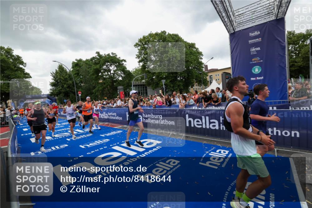 29.06.2025 - hella hamburg halbmarathon Zöllner http://msf.ph/oto/8418644 29.06.2025 10:51:59 Ziel 2818, 2823, 2880, 4033, 4297, 5102, 6390, 7130, 7409, 7724, 8413, 8856, 8977, 9959, 10057, 13799, 15690, 17815, 17962, 17978, 18869, 19137 meine-sportfotos.de