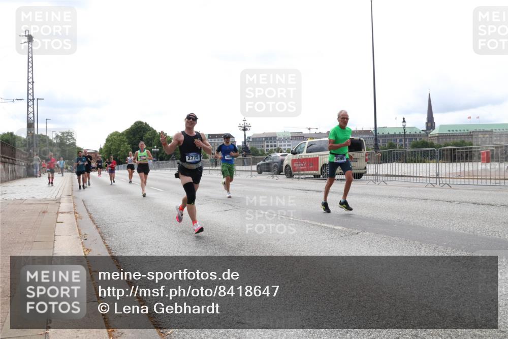 29.06.2025 - hella hamburg halbmarathon Lena Gebhardt http://msf.ph/oto/8418647 29.06.2025 10:27:15 Lombardsbrücke 2775, 10077, 5495, 1530, 1793, 1973, 2045, 2306, 2775, 4358, 4372, 5285, 5494, 5495, 5707, 5825, 6259, 6637, 7069, 7234, 7314, 7944, 8056, 8281, 9349, 10077, 10465, 11110, 11256, 11740, 11766, 12071, 12500, 13462, 14020, 14021, 15108, 15641, 16479, 17049, 17445, 18097, 18766, 18962, 18976, 18978 meine-sportfotos.de