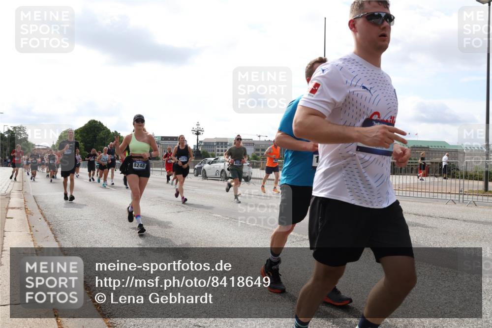 29.06.2025 - hella hamburg halbmarathon Lena Gebhardt http://msf.ph/oto/8418649 29.06.2025 10:18:07 Lombardsbrücke 17292, 8248, 12274, 1015, 1159, 1160, 1268, 1274, 1325, 1458, 1554, 1622, 1641, 1749, 1795, 1982, 2087, 2094, 2147, 2335, 2548, 2634, 2931, 3125, 3138, 3292, 3321, 3482, 3977, 4710, 4738, 4804, 5002, 5004, 5290, 5611, 5733, 5909, 6270, 7094, 7258, 7413, 7641, 7649, 7838, 7882, 7883, 8067, 8128, 8144, 8248, 8607, 8799, 9222, 9400, 9539, 9717, 9734, 9798, 9834, 9844, 9964, 10174, 10332, 10509, 10659, 10908, 12498, 13341 meine-sportfotos.de