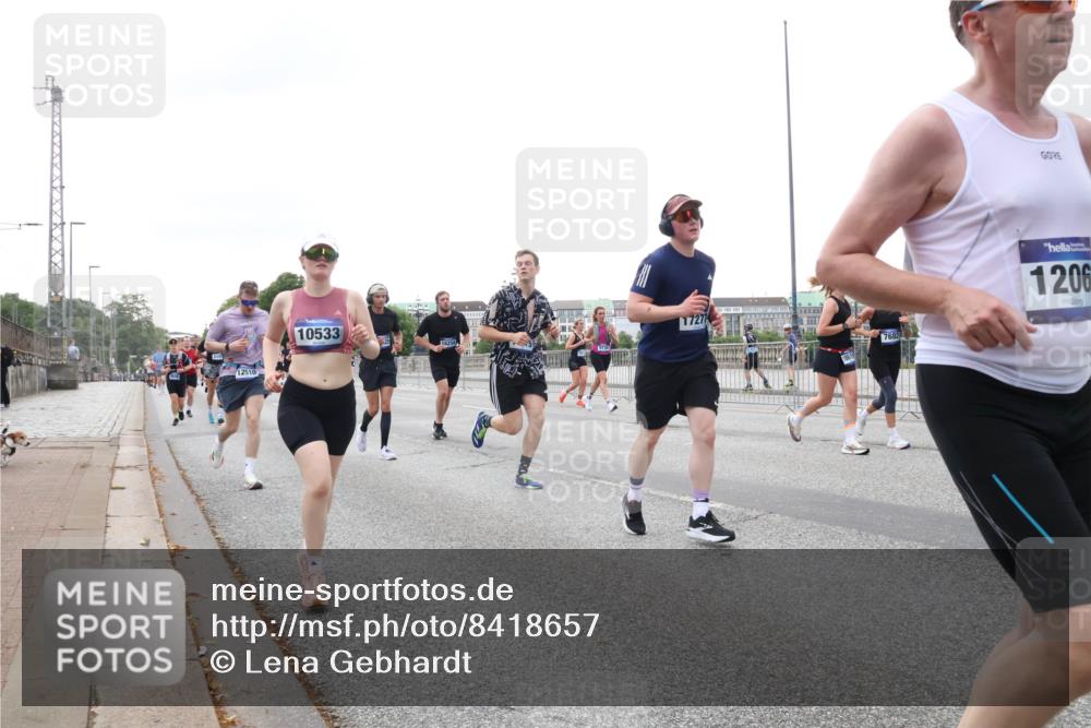 29.06.2025 - hella hamburg halbmarathon Lena Gebhardt http://msf.ph/oto/8418657 29.06.2025 10:52:09 Lombardsbrücke 12510, 10533, 1727, 7682, 1206, 1418, 1978, 3038, 3240, 3645, 3991, 4087, 4273, 4436, 4598, 4606, 4815, 5062, 5262, 5534, 6386, 6403, 6404, 6406, 6456, 6604, 6671, 6947, 6985, 7682, 7690, 7691, 7735, 7812, 8194, 8196, 8250, 8251, 8621, 9220, 9368, 9460, 9590, 9594, 9673, 9730, 9731, 10296, 10342, 10521, 10533, 10634, 10673, 10693, 10830, 10884, 11084, 11101, 11126, 11127, 11297, 11375, 11736, 11875, 11899, 11974, 12065, 12546, 12558 meine-sportfotos.de
