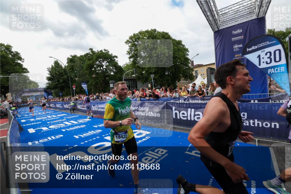 29.06.2025 - hella hamburg halbmarathon Zöllner http://msf.ph/oto/8418668 29.06.2025 10:29:44 Ziel 6781, 7186, 13374, 16818, 18422, 18699, 19204 meine-sportfotos.de