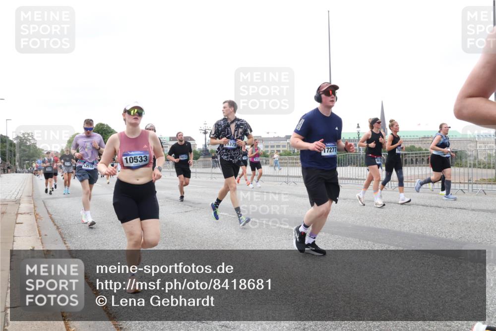 29.06.2025 - hella hamburg halbmarathon Lena Gebhardt http://msf.ph/oto/8418681 29.06.2025 10:52:09 Lombardsbrücke 12510, 10533, 16234, 1375, 17277, 1418, 1978, 3038, 3240, 3645, 3991, 4087, 4273, 4436, 4598, 4606, 4815, 5062, 5262, 5534, 6386, 6403, 6404, 6406, 6456, 6604, 6671, 6947, 6985, 7682, 7690, 7691, 7735, 7812, 8194, 8196, 8250, 8251, 8621, 9220, 9368, 9460, 9590, 9594, 9673, 9730, 9731, 10296, 10342, 10521, 10533, 10634, 10673, 10693, 10830, 10884, 11084, 11101, 11126, 11127, 11297, 11375, 11736, 11875, 11899, 11974, 12065, 12546, 12558 meine-sportfotos.de
