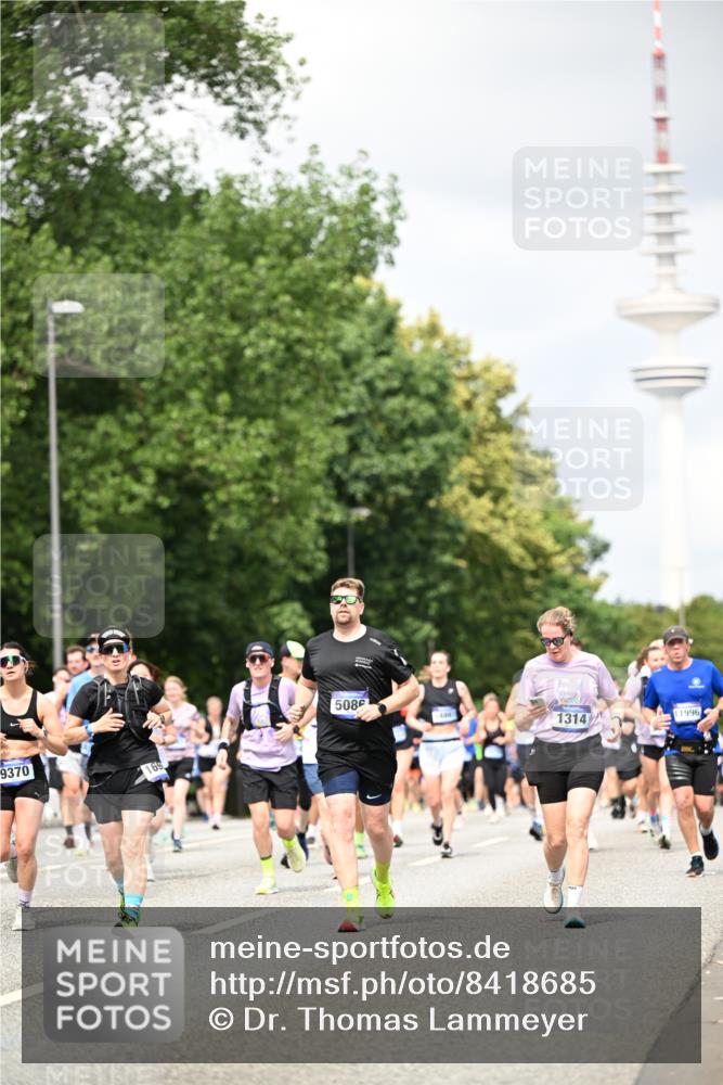 29.06.2025 - hella hamburg halbmarathon Dr. Thomas Lammeyer http://msf.ph/oto/8418685 29.06.2025 10:45:58 Kennedybrücke 1314, 1317, 1536, 2229, 2763, 2805, 3344, 3532, 3533, 3694, 4412, 4774, 5086, 5688, 5928, 6066, 6719, 6793, 6846, 6894, 7821, 8293, 8300, 8301, 8443, 8586, 8769, 9009, 9370, 10027, 10483, 11024, 11097, 11166, 11207, 11209, 11255, 11371, 11437, 11438 meine-sportfotos.de