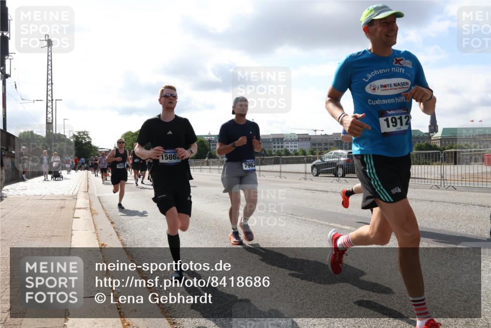29.06.2025 - hella hamburg halbmarathon Lena Gebhardt http://msf.ph/oto/8418686 29.06.2025 09:51:21 Lombardsbrücke 18970, 15862, 7962, 1912, 1136, 1256, 1441, 1520, 1570, 1677, 1912, 1920, 1941, 1962, 2579, 2880, 2972, 3523, 3700, 3947, 4297, 4634, 4759, 4843, 4854, 4888, 4889, 4999, 5087, 5275, 5375, 5387, 5410, 6429, 6593, 6639, 6721, 6901, 7105, 7110, 7116, 7284, 7363, 7378, 7635, 7693, 7962, 8091, 8122, 8319, 8574, 8871, 8966, 9262, 9313, 9364, 9371, 9380, 9755, 9833, 9885, 10193, 10415, 10469, 10480, 11049, 11417, 11907, 11959, 12153, 14201 meine-sportfotos.de