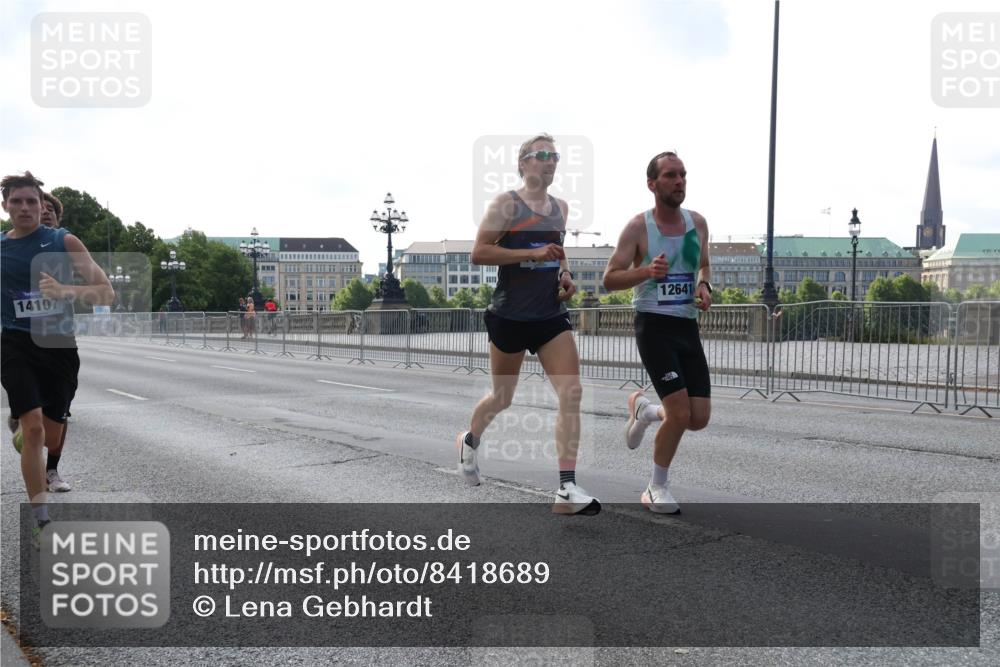 29.06.2025 - hella hamburg halbmarathon Lena Gebhardt http://msf.ph/oto/8418689 29.06.2025 09:41:41 Lombardsbrücke 14107, 12641, 1241, 2459, 2892, 4128, 4571, 7142, 7963, 9442, 10234, 10780, 11194, 11624, 12067, 12641, 13440, 13751, 13780, 14107, 16169, 16361, 16484, 17856, 17886, 18897 meine-sportfotos.de